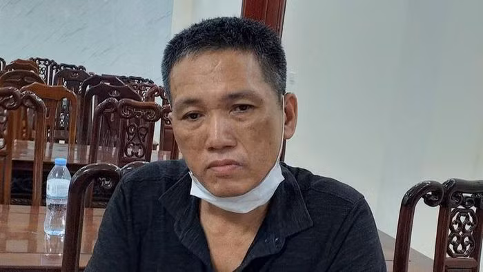  Trốn truy nã vẫn đi buôn ma túy: Mặc dù đang bị truy nã, Phạm Văn Ngọc (SN 1973, trú huyện Yên Thành, Nghệ An) vẫn cấu kết với các đối tượng khác để hoạt động phạm tội về ma túy, luôn mang theo vũ khí nóng trong người và có hai đến ba đàn em đi cùng để dò đường, bảo vệ. Ngày 13/8, Ngọc bị Công an tỉnh Nghệ An tạm giữ. 