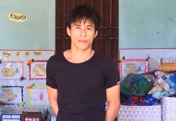  Cách ly dịch, tranh thủ trộm luôn ti vi trường mầm non: Lưu Văn Long (SN 1988, trú thị xã Hoàng Mai, Nghệ An) là đối tượng thuộc diện F1 trở về từ vùng dịch Đà Nẵng, được cách ly tại Trường mầm non xã Quỳnh Trang. Trong lúc cách ly tại nơi đây, Long đã trộm 1 chiếc ti vi đưa "chiến lợi phẩm" về nhà chờ cơ hội tiêu thụ. Ngày 19/8, Long bị khởi tố. 