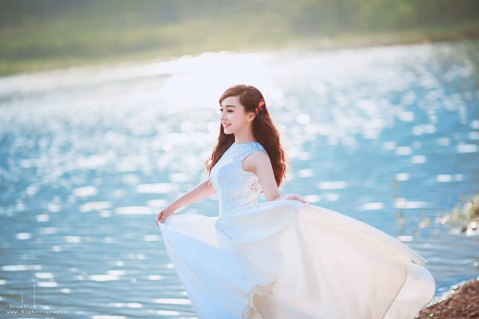 Đến nay. khi kinh doanh đã trở thành niềm đam mê lớn, Huệ Linh vẫn tranh thủ thời gian ngoài giờ làm ở công sở để buôn bán quần áo thời trang, mở shop online. Sự nhanh nhẹn, năng động giúp Huệ Linh luôn thu xếp tốt mọi công việc, vừa được tận hưởng niềm đam mê, vừa có thêm thu nhập.