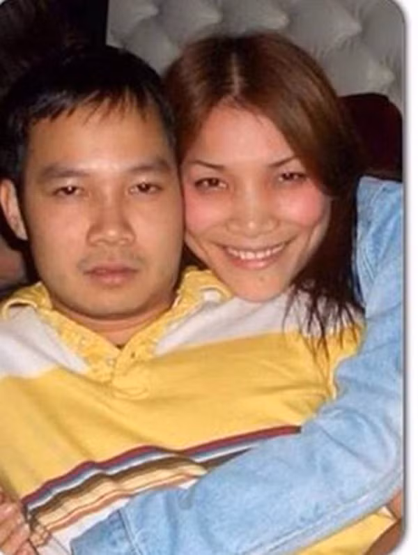 Trong thời gian đó, Hồng Ngọc quyết định sang Mỹ lưu diễn để tìm chân trời mới. Đây cũng là thời gian Hồng Ngọc gặp gỡ Thomas Tâm. Ban đầu, Thomas Tâm ở bên cô như một người bạn tri âm, quan tâm, thấu hiểu và động viên Hồng Ngọc. Sau 6 tháng quen biết, họ tỏ tình với nhau tại Canada.