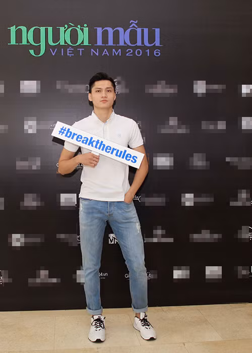 Thí sinh Bùi Huy Dương sinh năm 1996 và sống tại Hà Nội. Anh chàng nổi bật với chiều cao 1m90. 