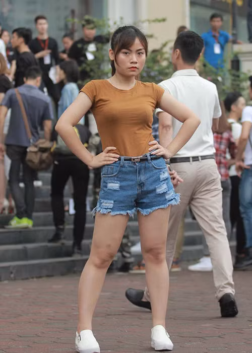Với chủ đề “Break the rules – Phá bỏ mọi giới hạn”, Vietnam’s Next Top Model mùa thứ 7 đón chào rất nhiều thí sinh với nhiều ngành nghề và ở độ tuổi khác nhau. 