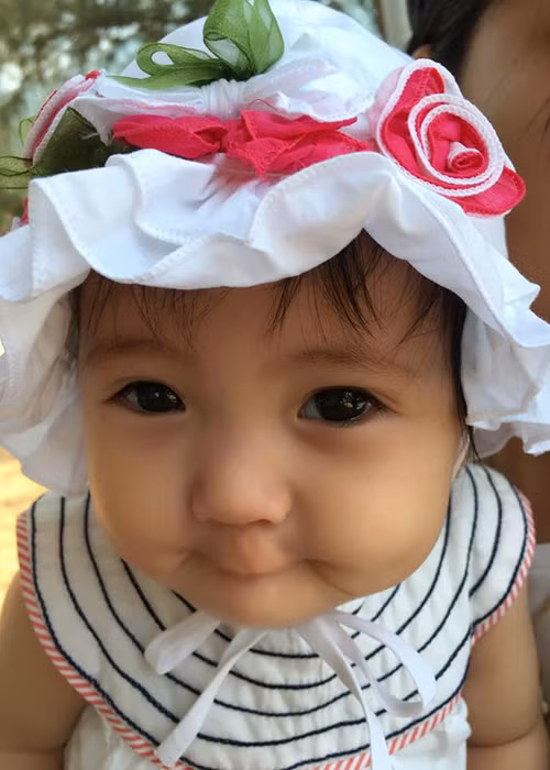 Con gái Hà Kiều Anh sở hữu gương mặt đáng yêu như thiên thần. 