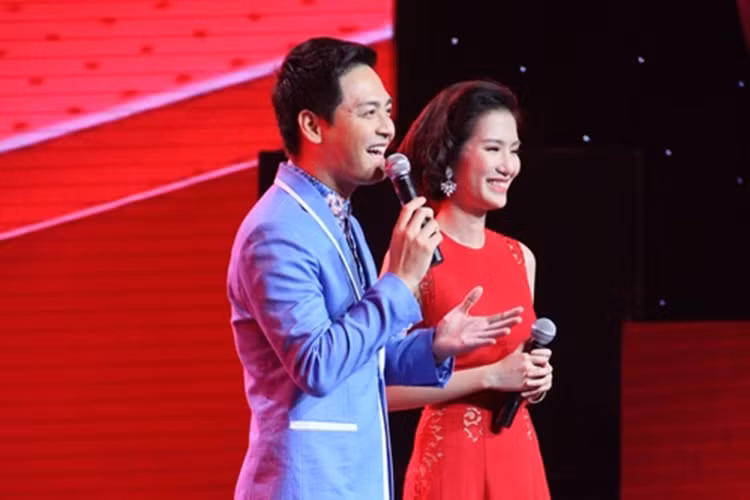 Là một trong những MC truyền hình nổi tiếng của Vbiz, Phan Anh đang nhận được sự chú ý của dư luận với vụ việc VTV "đấu tố" MC Phan Anh. Phần đa ý kiến đều dành sự ngưỡng mộ, khen ngợi bản lĩnh của nam MC. (Ảnh: Người đưa tin)