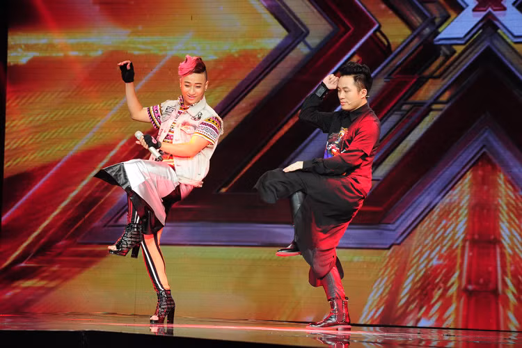 Diva Thanh Lam khen ngợi, Adam hát không phô một nốt nào dù nhảy rất nhiều. Với phần trình diễn xuất sắc, chàng vũ công đi giày cao gót này được trao vé đi tiếp vào vòng tiếp theo. 