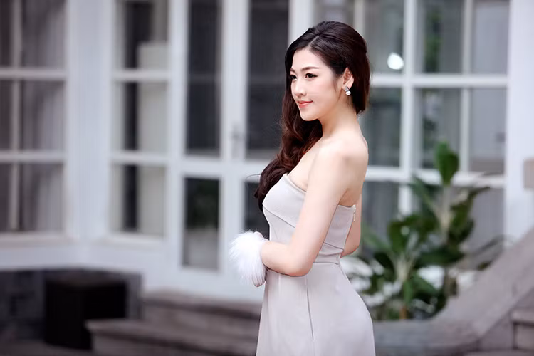 Ve cuon hut kho roi mat cua A hau Duong Tu Anh-Hinh-4
