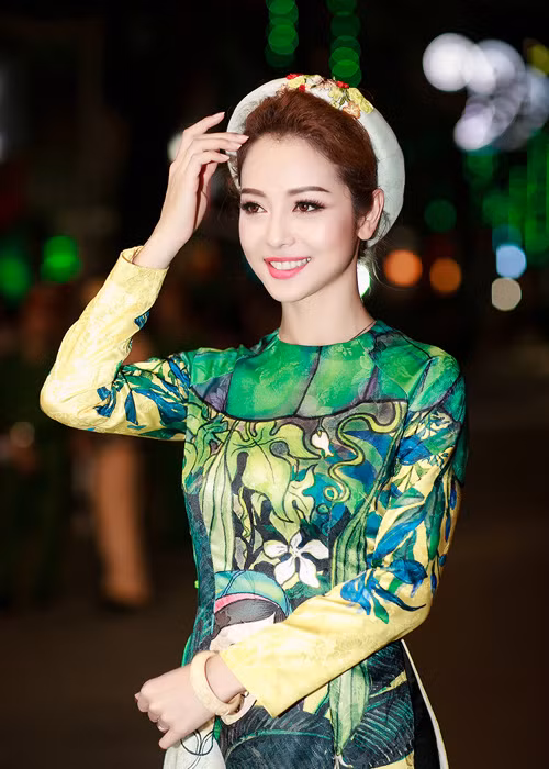 Vừa qua, Jennifer Phạm còn quay quảng cáo cùng con gái. Cô nhóc là kết quả tình yêu của Jennifer Phạm và doanh nhân Đức Hải. 