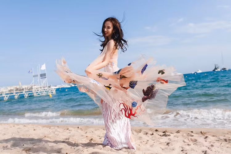 Angela Phuong Trinh dien vay Cannes tung tang dao bien-Hinh-5