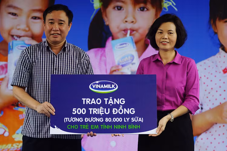 Vinamilk tang sua cho 40.000 tre em ngheo tai 40 tinh-Hinh-2