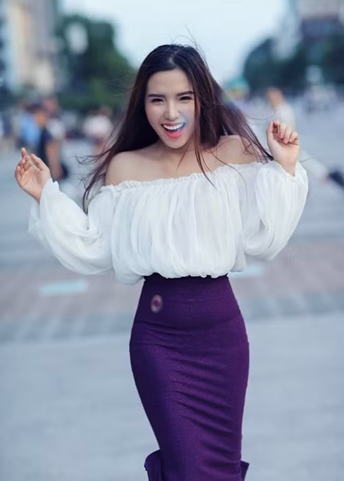 Phong cách thời trang xuống phố tinh tế của người đẹp đến từ Nha Trang nhận được khá nhiều lời khen ngợi. (Ảnh: Em Đẹp)