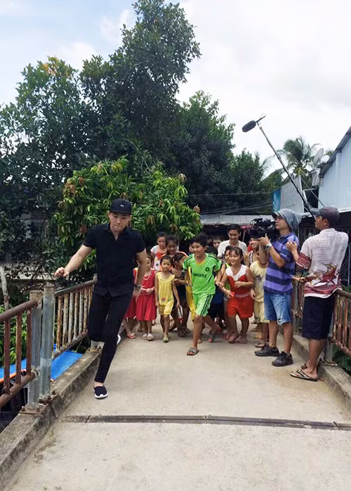 Anh ve mien Tay gay sot cua MC Tran Thanh va me-Hinh-8