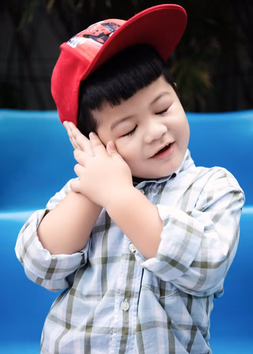 Con trai Oanh Yến sở hữu gương mặt rất dễ thương, đáng yêu.