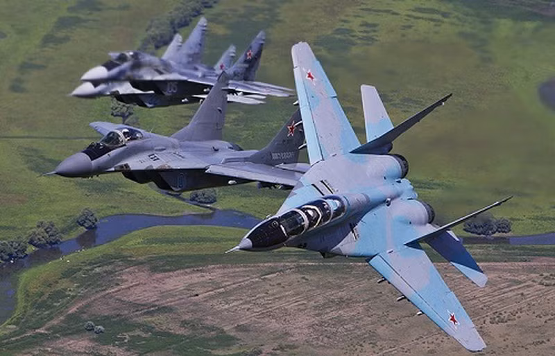 Chuyên gia David Axe viết trong một bài báo do Forbes xuất bản cho rằng, 4 thập kỷ sau, ngôi sao MiG-29 đang bắt đầu mờ nhạt. Cho đến nay, hàng trăm chiếc máy như vậy vẫn còn được sử dụng ở nhiều quốc gia, nhưng ở Nga tuổi thọ của chúng đã sắp kết thúc.