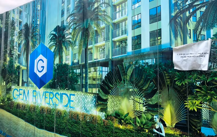 Cả khu dự án rộng 6,7ha được rào chắn xung quanh...