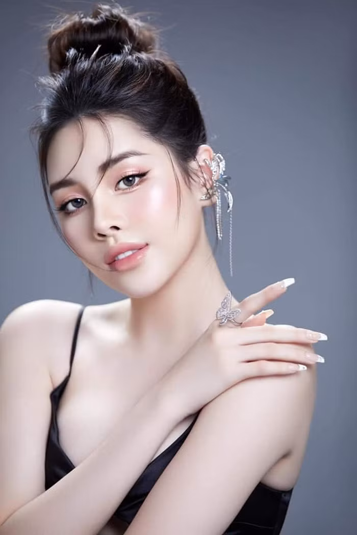 Chia sẻ về mong muốn khi tham gia cuộc thi, Đan Tiên cho biết đó là được chạm tay vào chiếc vương miện danh giá, thể hiện bản lĩnh, sự tự tin của cá nhân và lan tỏa điều tích cực tới cộng đồng LGBT.