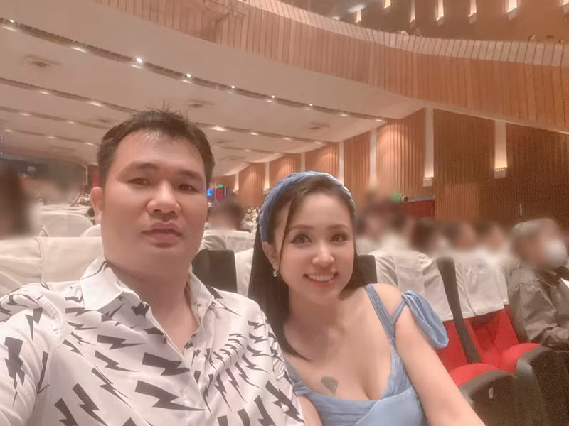 Tái hôn, Vân Hugo có cuộc sống viên mãn bao người ngưỡng mộ Tai hon, Van Hugo co cuoc song vien man bao nguoi nguong mo