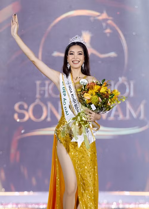 Chung kết Hoa khôi Sông Vàm 2022 vừa khép lại với chiến thắng thuộc về Huỳnh Đào Diễm Trinh. Ảnh: Fanpage Hoa khôi Sông Vàm
