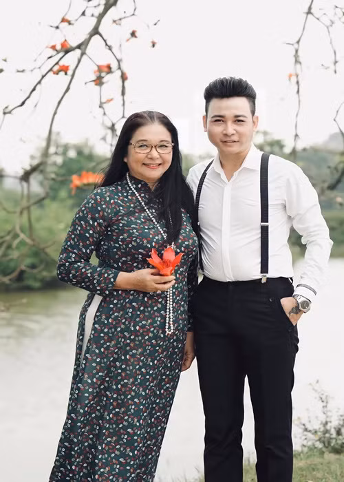 NSƯT Thanh Loan chia sẻ trên Dân Trí, bà là một người có cuộc sống may mắn nên khi về hưu bà dành nhiều thời gian làm thiện nguyện. Ảnh: Dân Việt
