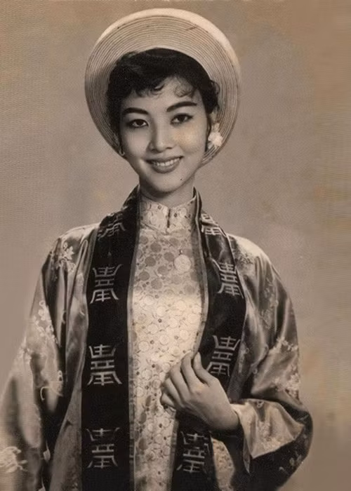 Sau khi nghe tin diễn viên Thẩm Thúy Hằng qua đời, nữ nghệ sĩ gạo cội Lê Thiện cho biết: "Thẩm Thúy Hằng là một diễn viên lớn. Hiện tại con của chị ấy ở nước ngoài chưa về, còn ở đây thì không có ai. Mình thấy thương là ở chỗ đó". Ảnh: Người lao động