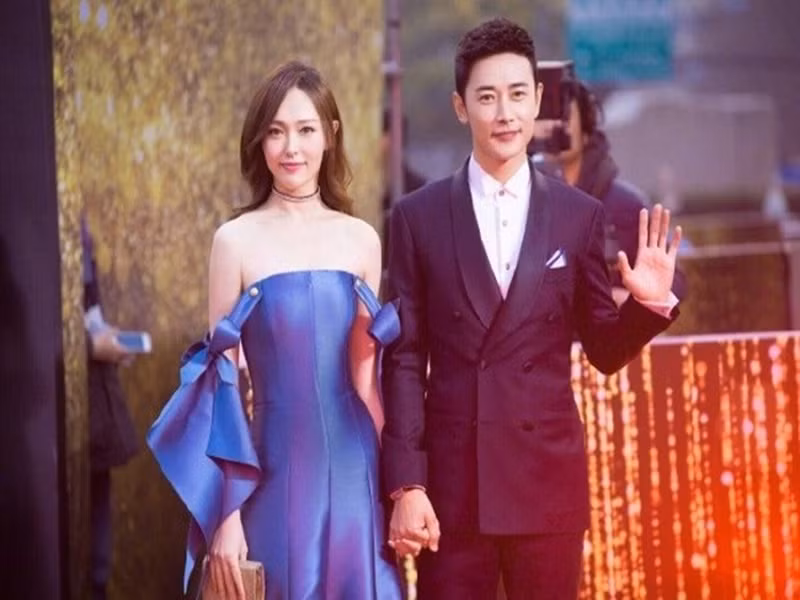 Tin đồn tình cảm giữa Lý Dịch Phong và Đường Yên lắng xuống khi Đường Yên công khai hẹn hò La Tấn. Hiện tại, Đường Yên và La Tấn có cuộc hôn nhân rất hạnh phúc. Ảnh: Lao động
