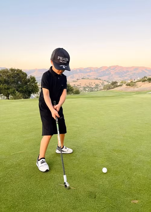 Vợ cũ Đan Trường cho biết, ở lớp học đánh golf gần đây, cô phát hiện môn thể thao này rèn luyện tính kiên nhẫn và sự tập trung cho Thiên Từ.