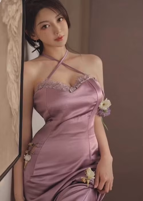 Huỳnh Hiểu Minh còn bị nghi hẹn hò người mẫu Diệp Kha từ tháng 2/2022. Diệp Kha làm người mẫu, blogger thời trang, kinh doanh quần áo. Đối mặt với loạt nghi vấn tình cảm, chồng cũ Angelababy không lên tiếng. Ảnh: Zing