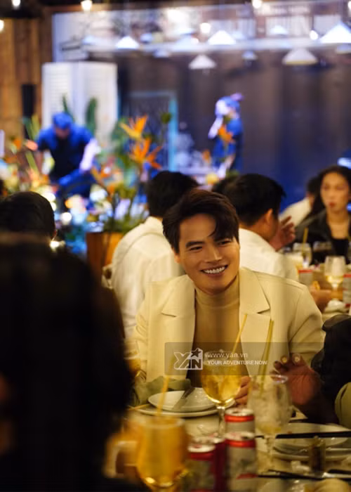Đại Nghĩa - Võ Tấn Phát không ngồi chung bàn. Ảnh: Yan
