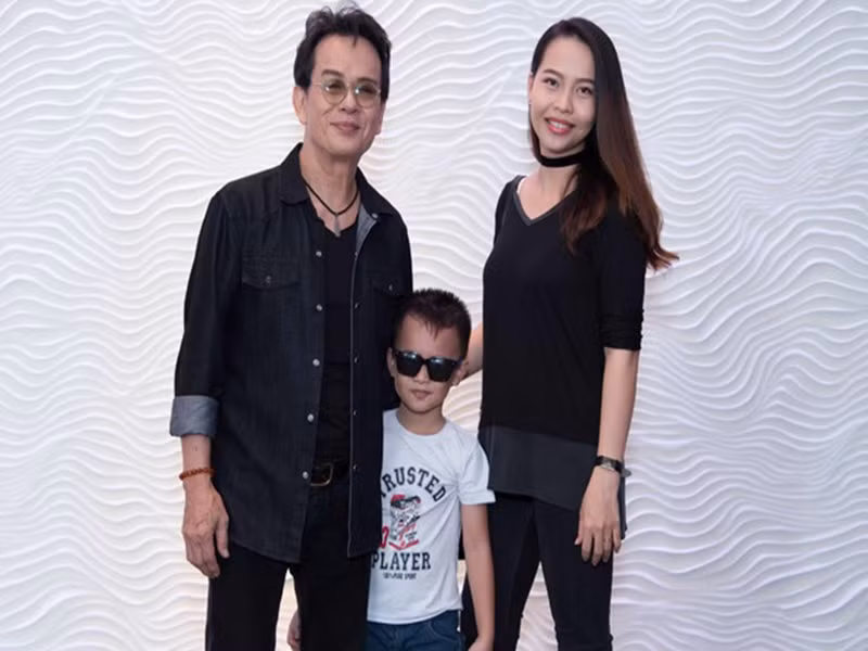 Huỳnh Thư phủ nhận kết hôn với nhạc sĩ Đức Huy vì anh nổi tiếng hay là tác giả của vô số bài hát hay. “Tôi lấy chính con người anh ấy – một con người rất hiền lành, dễ thương”, Huỳnh Thư nói. Ảnh: An ninh thủ đô