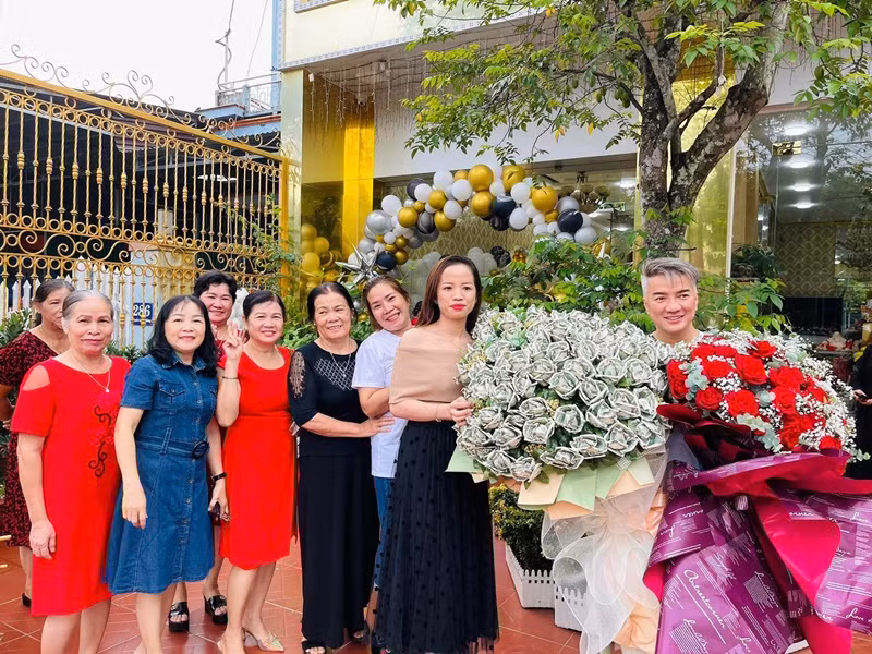 "Vô cùng xúc động và cảm ơn thật nhiều", Mr Đàm bày tỏ. Ảnh: FBNV