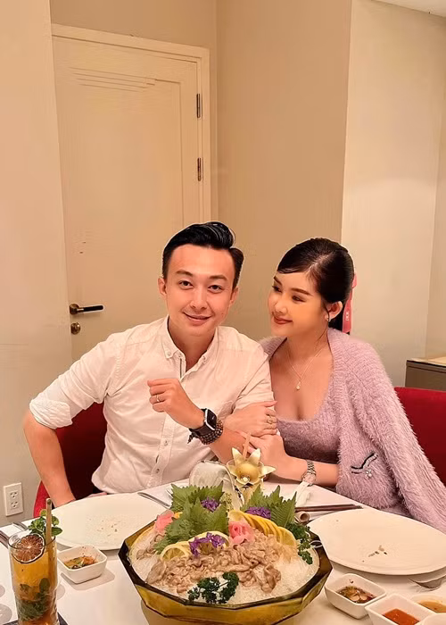 Lê Âu Ngân Anh và chồng sắp cưới tình tứ trước hôn lễ Le Au Ngan Anh va chong sap cuoi tinh tu truoc hon le