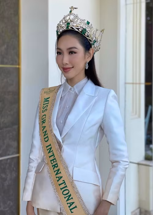 Ngay sau khi đăng quang , Thùy Tiên đối mặt với tin đồn mua giải. Cô cho biết: "Nếu Tiên đã mua giải rồi thì Tiên sẽ không chuẩn bị kỹ càng đến như vậy, bỏ công, bỏ sức ra để tập trung, tập luyện hết sức mình như vậy”. Ảnh: FBNV
