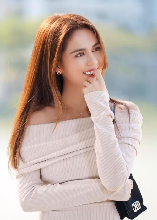 Ngọc Trinh rất chú trọng chăm sóc hàm răng của mình để nụ cười luôn tỏa nắng.