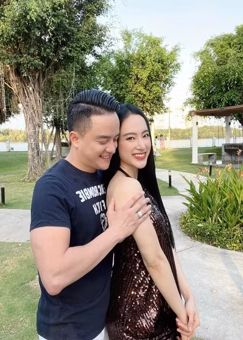 Mối quan hệ giữa Cao Thái Sơn và Angela Phương Trinh gây ồn ào khi sau loạt ảnh tình tứ, lời mật ngọt, cách xưng hô vợ chồng, cả hai bất ngờ quyết định trở thành tri kỷ thay vì người yêu. Ảnh: FBNV
