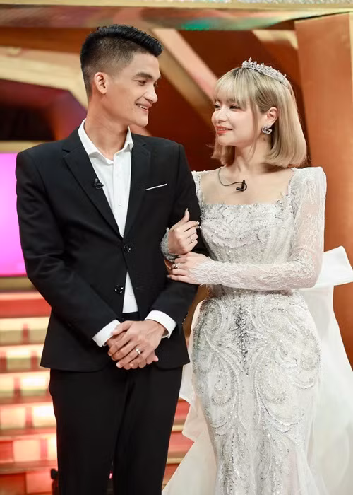 Mac Van Khoa co gi khien vo hon tuoi si me?