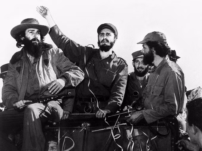 Tháng 1/1959, Cách mạng Cuba lật đổ chế độc độc tài của Fulgencio Batista. Trong ảnh, ngày 8/1/1959, nhà lãnh đạo Fidel Castro cùng các đồng chí chiến thắng tiến về Thủ đô La Habana.
