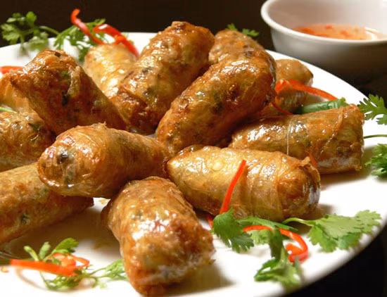 Chuyên trang ẩm thực Taste Atlas gần đây cũng công bố 100 món khai vị ngon nhất thế giới và món nem rán của Việt Nam được gọi tên trong danh sách này ở vị trí thứ 70. Ảnh minh họa: Vietnamnet.