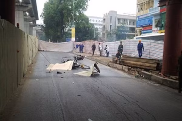 6. Ngày 6/11/2014, chiếc cần cẩu phục vụ xây dựng tuyến đường sắt trên cao Hà Đông – Cát Linh bất ngờ đứt cáp, làm rơi 3 thanh sát (mỗi thanh nặng 1 tạ, phi 38, dài 12m) xuống đường, khiến anh Nguyễn Như Ngọc tử vong tại chỗ và 3 nạn nhân khác bị thương.