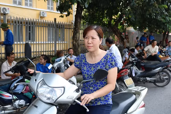 Phụ huynh thí sinh Minh ở Hai Bà Trưng dù lo lắng nhưng cho biết rất tin tưởng con.