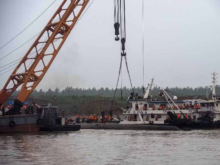 Hiện trường vụ chìm tàu trên sông Dương Tử.