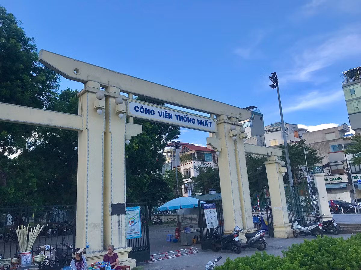 Công viên Thống Nhất được đưa vào hoạt động cách đây hơn 60 năm, là một trong những điểm vui chơi và tổ chức các hoạt động ngoài trời quen thuộc của người dân Hà Nội. Cùng với thời gian, các hạng mục đã xuống cấp hư hỏng khá nhiều.