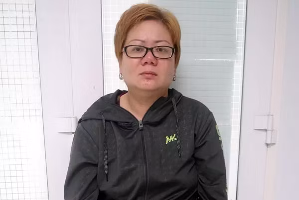  Bắt người phụ nữ đâm chồng tử vong: Ngày 10/8, cơ quan CSĐT Công an thị xã Cai Lậy (Tiền Giang) vừa khởi tố bị can, bắt tạm giam Nguyễn Thị Thúy Hằng (40 tuổi, quê Thừa Thiên Huế). Nạn nhân là ông Đ.H.T (54 tuổi, ngụ thị xã Cai Lậy), chồng của bà Hằng. Trước đó, chiều 29/7, Hằng và ông T. xảy ra cự cãi, đánh nhau. Bị ông T. đuổi đánh, người phụ nữ này chạy vào bếp lấy dao Thái Lan quay lại đâm chồng. Ông T. được đưa đi cấp cứu, nhưng đã tử vong do đứt động mạch chủ ở đùi trước khi vào bệnh viện.