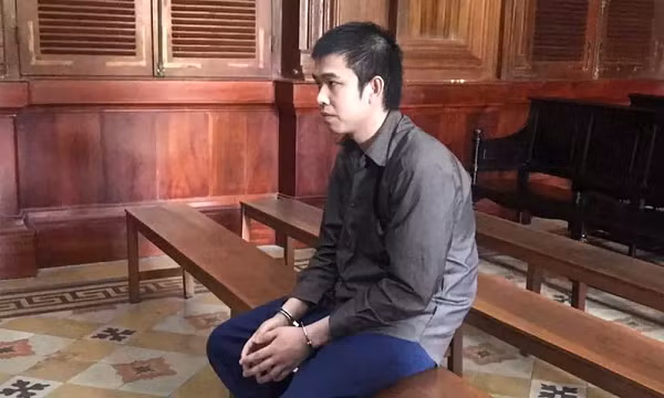Con trai lanh an tu 20 nam vi vo tinh dam chet cha ruot
