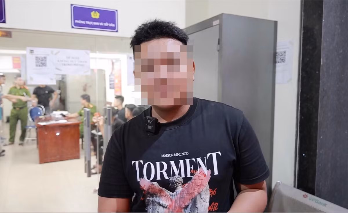 Vũ Phúc V. (SN 2006, Hưng Yên, người điều khiển xe máy che biển) cho biết: "Tối nay em cùng các bạn vào phố chơi, xe của em có che biển bằng khẩu trang. Đây là lần đầu tiên em gặp cảnh sát 141 mặc thường phục. Sau khi được công an phường và cảnh sát 141 giáo dục tuyên truyền, em đã nhận ra hành vi của mình là sai trái. Em xin hứa sau này sẽ không vi phạm nữa".