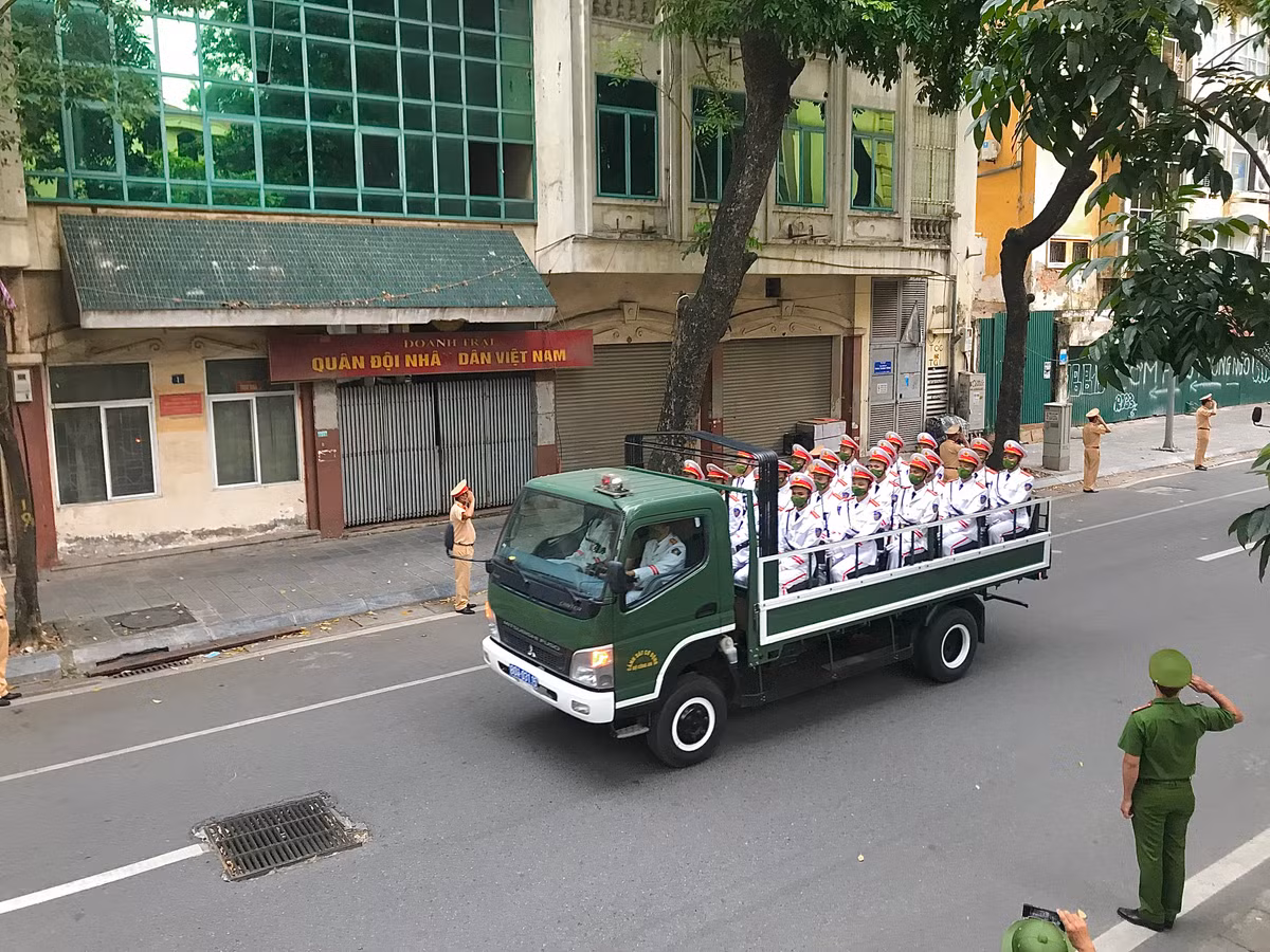 Đoàn xe đưa tiễn 3 chiến sĩ PCCC hy sinh.