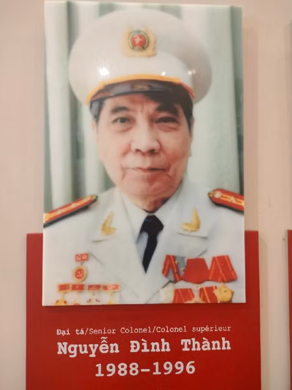 Đại tá Nguyễn Đình Thành sinh năm 1933. Quê quán: Kim Liên, Đống Đa, Hà Nội. Chức vụ: Giám đốc CATP từ năm 1988 - 1996.