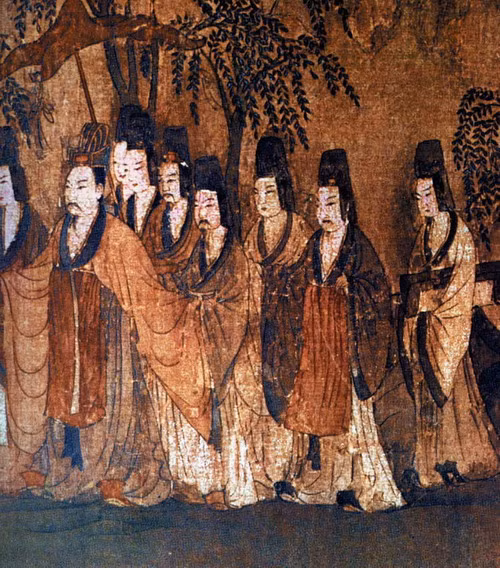 Huyện lệnh Tân An được chôn cất trong ngôi mộ xa hoa trên cho thấy, khi còn sống ông vô cùng giàu có. Dù chỉ giữ chức quan thuộc vào hàng thất phẩm nhưng lăng mộ của ông xa hoa, bề thế không kém thành viên hoàng tộc.
