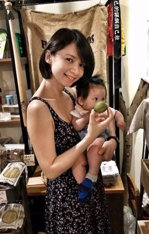 Rất may, bên cạnh Nhã Tình luôn có thầy cô giáo và bạn bè thân thiết động viên, giúp đỡ.