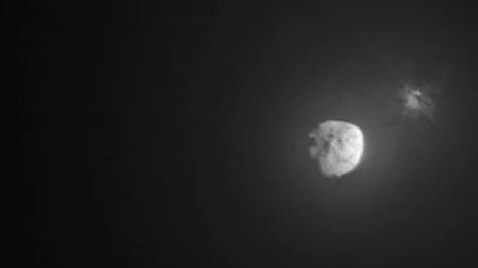 Thử nghiệm "hất văng" Dimorphos có kinh phí khoảng 325 triệu USD, với tên gọi đầy đủ là Double Asteroid Redirection Test - tức "Thử nghiệm chuyển hướng tiểu hành tinh đôi", viết tắt là DART.
