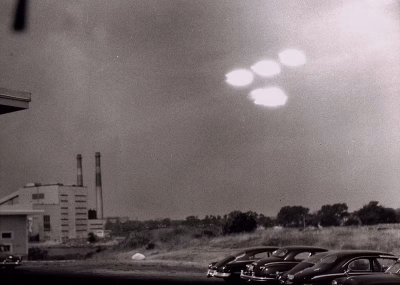 Sau sự kiện ở Roswell, chính phủ Mỹ bắt đầu thực hiện các báo cáo về tàu vũ trụ của người ngoài hành tinh nghiêm túc hơn. Họ đã thành lập một số lực lượng đặc nhiệm điều tra UFO và vào năm 1952, Dự án Blue Book huyền thoại ra đời.