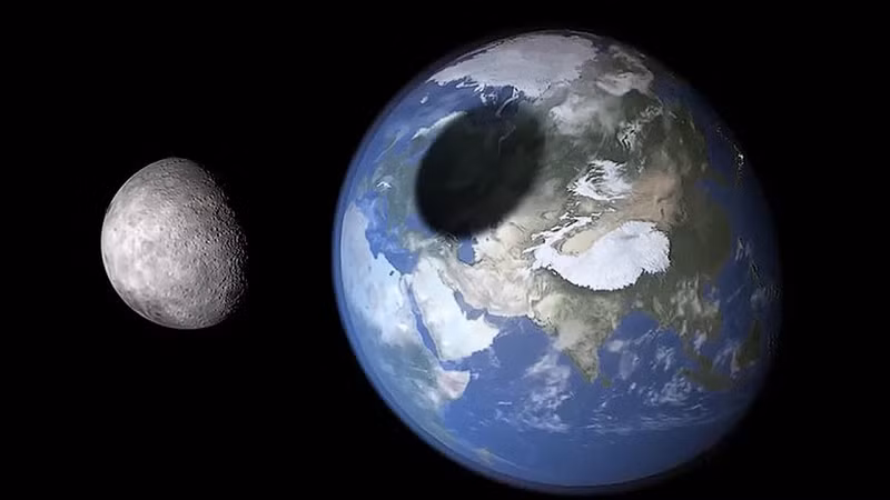 Theo NASA , một giả thuyết được nhiều người chấp nhận cho rằng Mặt trăng xuất hiện từ các mảnh vụn đá sau một vụ va chạm lớn giữa Trái đất trẻ và một hành tinh nhỏ hơn: một vật thể giả định có tên Theia. NASA cho biết một giả thuyết va chạm khác đề xuất rằng cả Mặt trăng và Trái đất đều hình thành sau vụ va chạm của hai thiên thể, mỗi thiên thể có kích thước gấp 5 lần sao Hỏa.